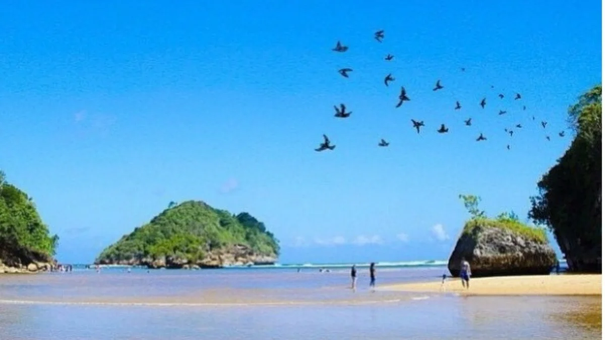 Pantai Clungup, Wisata Pesisir Malang dengan Aturan Ketat Soal Sampah